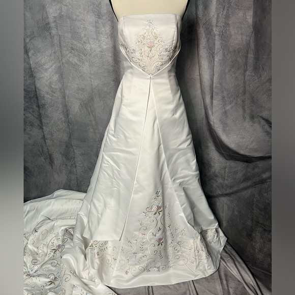 Michelangelo Strapless Wedding Ball Gown with Pastel Embroidery S8417 - sz 14 - Picture 3 of 12